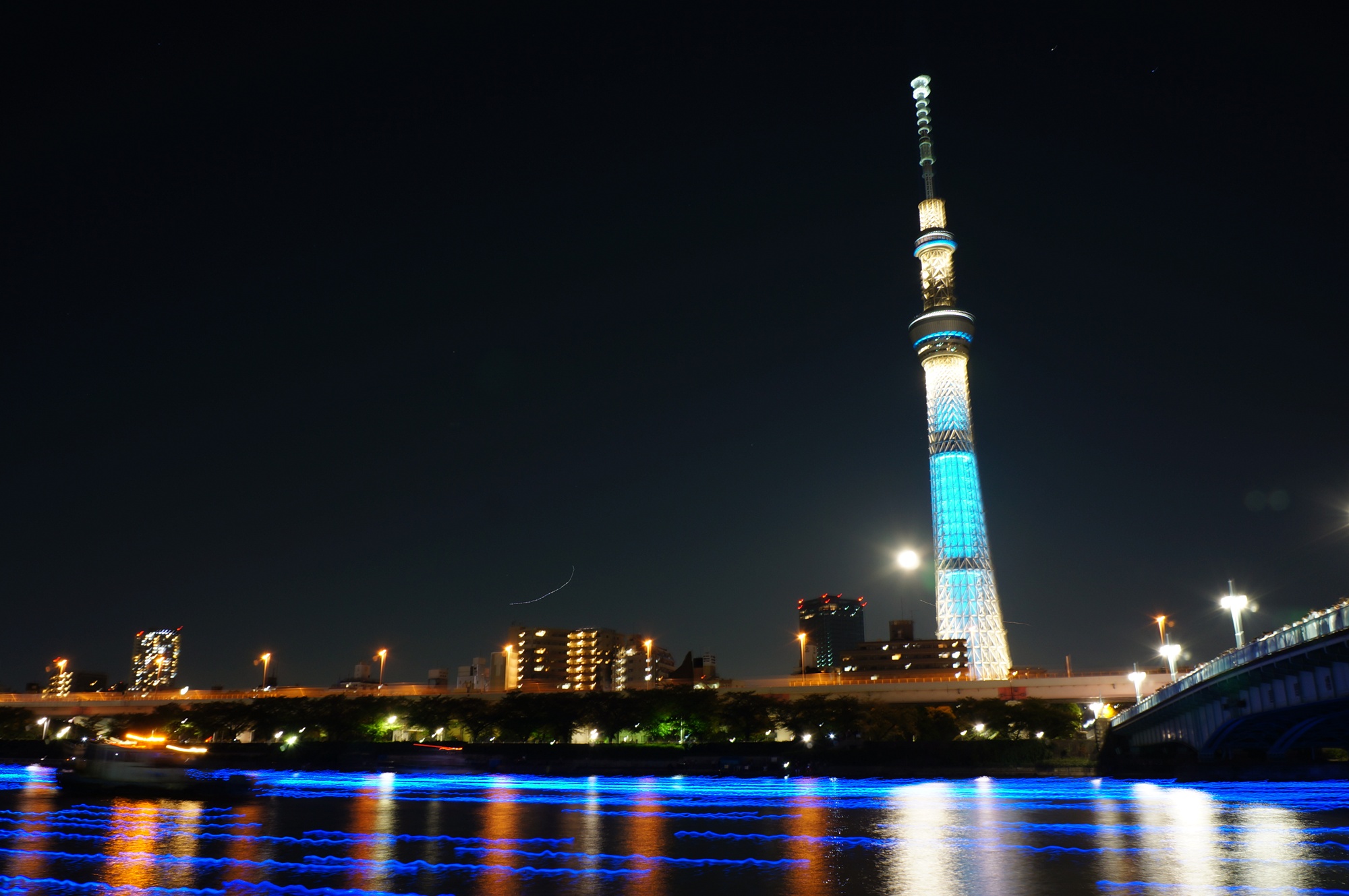 隅田川東京ホタルフェスティバルで手持ち夜景 一眼初心者がデジタル一眼カメラを買ってみたブログ